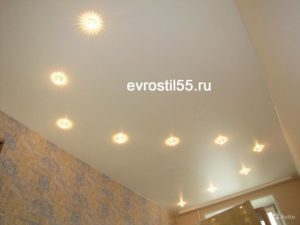 3iXrlJi5WIc 1 300x225 - Натяжные потолки - Наши работы